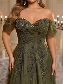 Glamrae Plus Size Elegant Romantic Green Off Shoulder Lace Patchwork Mesh Ruched Applique Puff Skirt Extra Large A-Line Suitable For Evening Party Date Ball Vacation Wedding Event Heavy Work Evening Gown Dress - Green - View 2