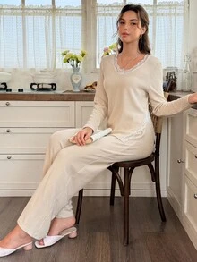 Snug Reverie طقم ملابس منزلية نسائي بتصميم دانتيل محبوك مع رقعات - لون مشمشي - مشاهدة 5
