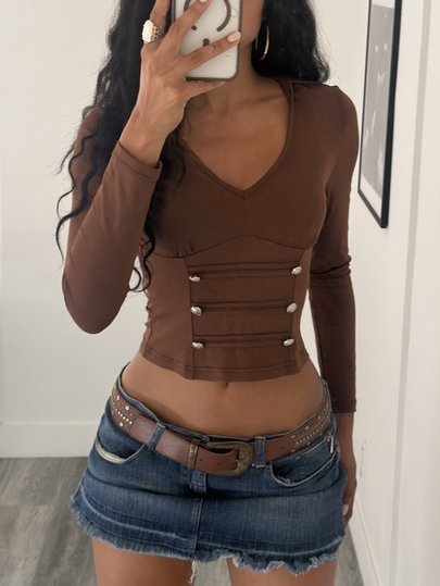 SHEIN Jeanoir Camiseta de punto de manga larga para mujer, estilo americano, color café, cuello en V tipo ropa de trabajo con botones metálicos, sexy, ajustada y favorecedora, capa base para primavera, otoño e invierno