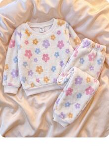 SHEIN 新生女嬰可愛休閒毛絨花卉圖案居家服套裝 - 米色 - 查看 1