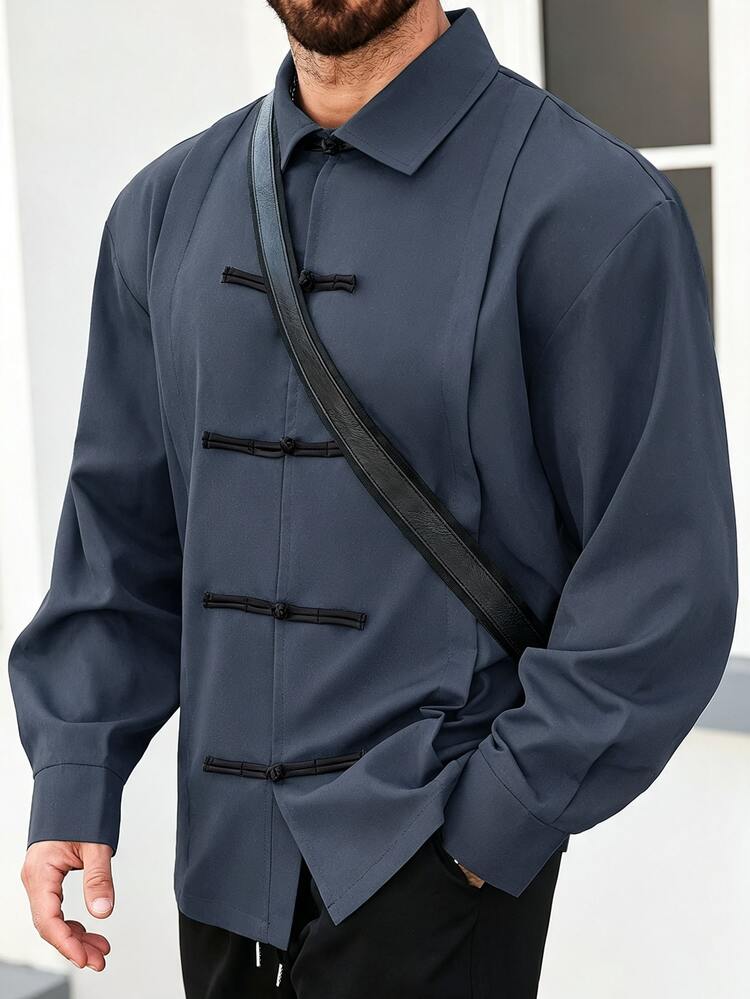 Manfinity Homme 男士大尺碼秋季休閒青蛙鈕扣襯衫 - 霧霾藍 - 查看 3