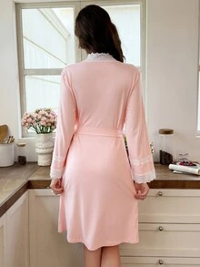 Snug Reverie قميص نوم نسائي بلون موحد من الصوف المحبوك مع دانتيل متباين وأكمام طويلة بتصميم منعش - وردي - مشاهدة 2