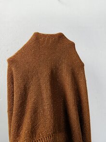 SHEIN 新款春夏秋冬華麗金屬絲針織斜裁V領上衣 女款落肩七分袖收口袖口 - 棕色 - 查看 3