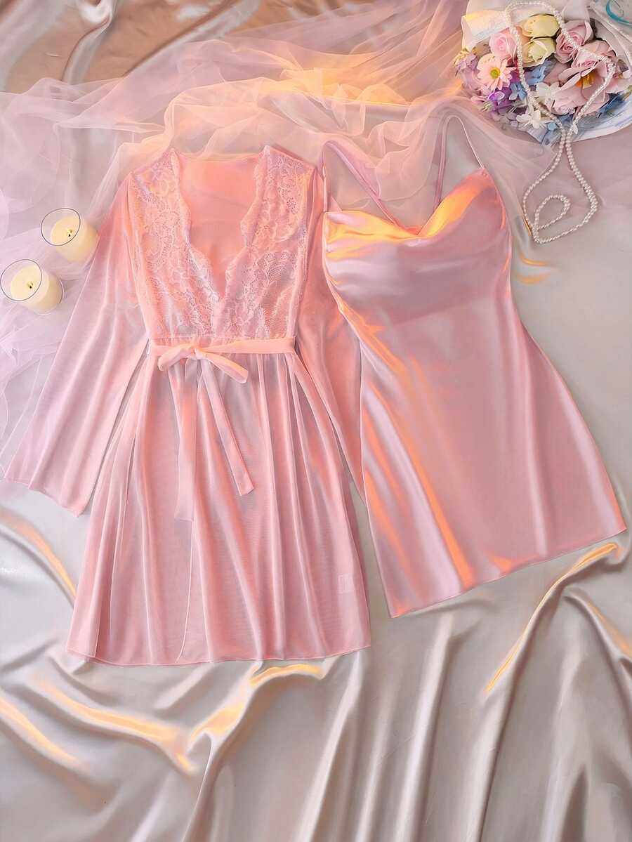 DelicateAllure 法式浪漫蕾絲拼接網紗鏤空緞面性感女款睡衣套裝 - 粉色 - 查看 1