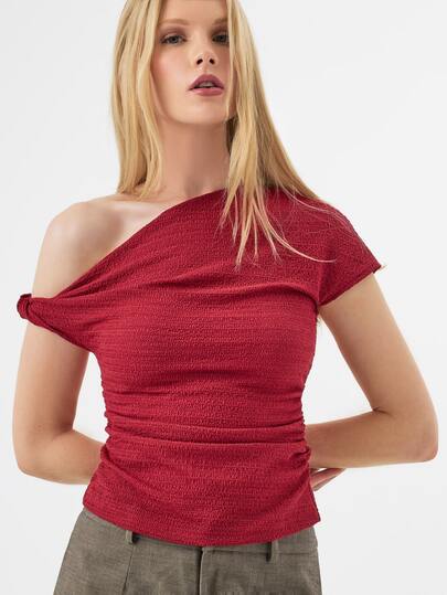 KÆRIA Hus Top da donna a tinta unita con collo asimmetrico, design a torsione e arricciatura, vestibilità slim