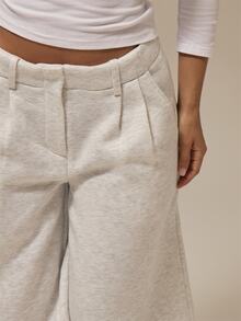 MUSERA ESSENTIALS Celana Pendek Sweat Lipit Panjang Model Lebar untuk Musim Panas, Gaya Feminin, Pakaian Santai Sehari-hari, dan untuk Keluar Rumah - Light Grey - View 5