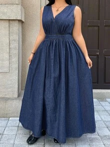 Rivivi Gaun Denim Biru Tanpa Elastis dengan Leher V Dalam untuk Wanita Ukuran Plus Gaya Boho - Dark Wash - View 3