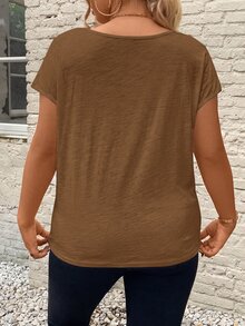 SHEIN Frenchy 夏季蕾絲拼接度假風大尺碼V領鏤空設計T恤 - 卡其色 - 查看 6