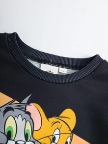 TOM & JERRY X SHEIN طقم ملابس للأولاد الصغار يتكون من سويت شيرت بأكمام طويلة مطبوع عليه رسوم كرتونية وبنطلون مخطط بألوان متباينة - الأسود - مشاهدة 3