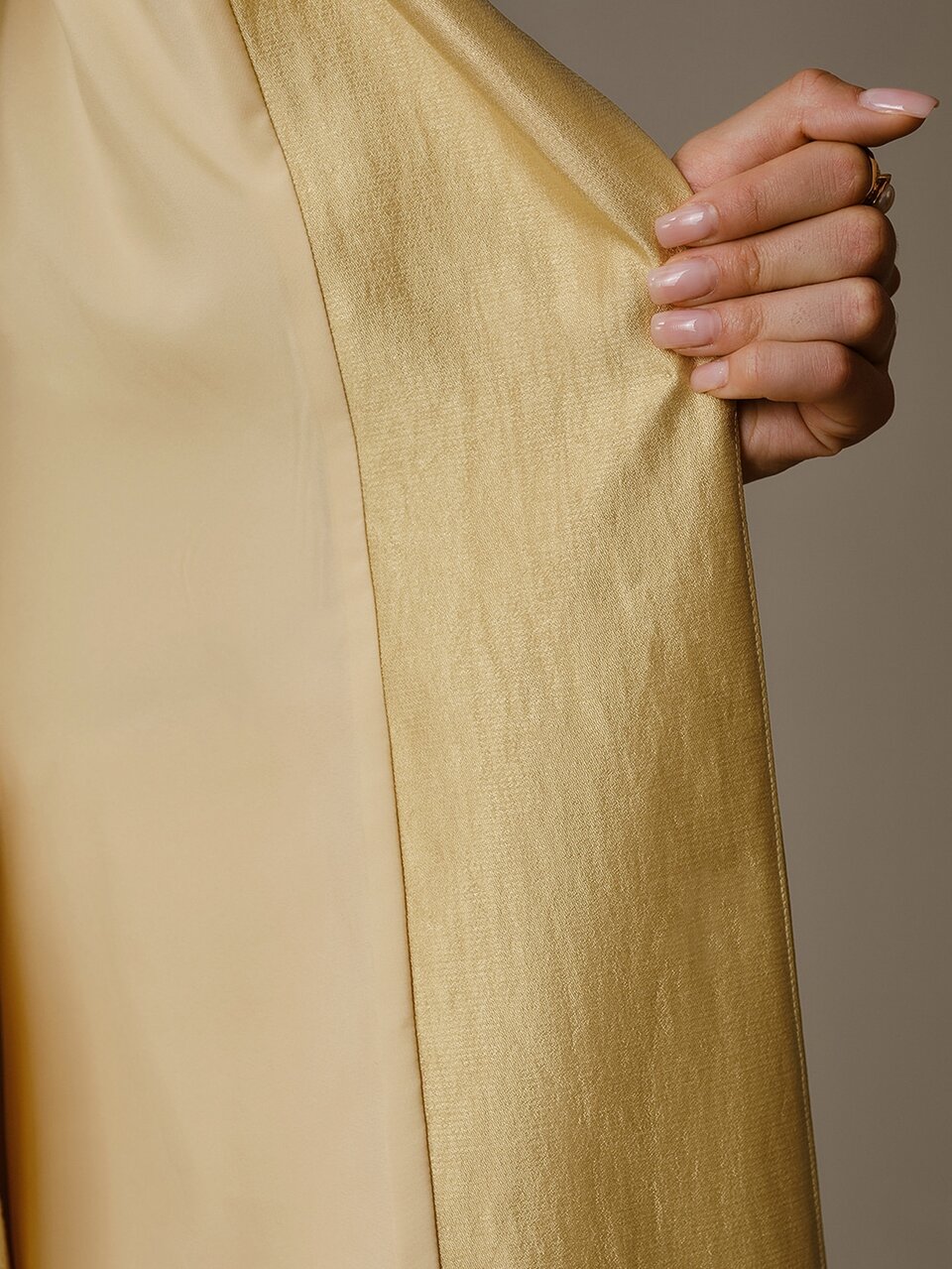 ZEYLAH SINGLE-BREASTED LONG TRENCH COAT WITH LAPEL COLLAR