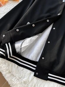 Comfortcana Áo khoác bóng chày cổ điển phối màu khối sọc kẻ size lớn - màu đen - Xem 2