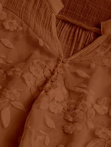 SHEIN LUNE 大尺碼度假休閒花卉刺繡襯衫 - 鏽棕色 - 查看 4
