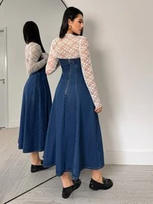 Flexra Fransk vintage midiklänning i djupblå tvättad denim med 3D-segment, midjeformande smickrande design, axelbandslös, mångsidig för pendling - Mediumtvätt - Visa 3