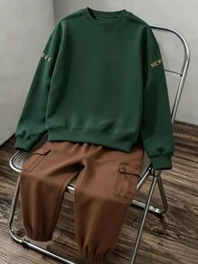2件組青少年男孩時尚圓領衛衣與工裝褲套裝，酷炫滿版英文標語印花，校園休閒秋季街頭風，深綠色與棕色 - 彩色 - 查看 4