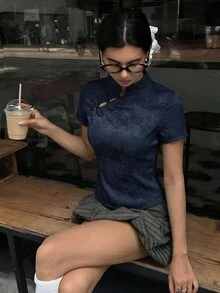 Aloruh 杏色新中式青蛙扣立領短袖收腰春夏新款女式襯衫 - 藏蓝色 - 查看 1