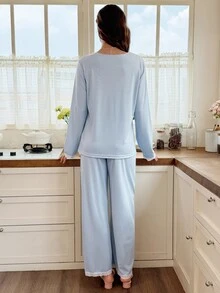 Snug Reverie Set Pakaian Santai Wanita Warna Biru Muda Lembut dengan Detail Pita dan Leher V Berenda - Baby Blue - View 2