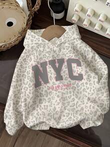 灰色豹紋對比粉色，高街甜酷女孩時尚豹紋運動風對比字母 NYC 圖案，女款青少年休閒柔軟舒適寬鬆連帽衛衣，新風格適合秋冬日常、戶外、運動、街頭穿搭、校園時尚返校季，美式復古女孩學院風 - 彩色 - 查看 3