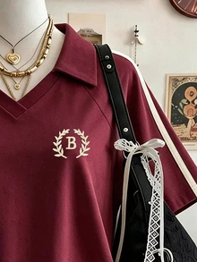 Lalippa 橄欖枝刺繡編織飾邊時尚極簡女款翻領V領落肩短袖T恤，送給朋友的禮物 - 酒紅色 - 查看 3