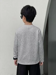 SHEIN 兒童青少年男孩休閒學院風運動灰色紋理提花金屬感面料套頭圓領長袖T恤，適合通勤、上學、日常休閒外出與運動，四季皆宜 - 灰色 - 查看 2