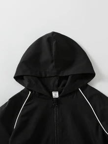 SHEIN 3件組女孩甜酷蝴蝶印花套裝，黑色短版拉鍊連帽外套 + 白色細肩帶背心上衣 + 黑色寬腿長褲，大女孩休閒套裝 - 黑色 - 查看 4