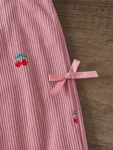 SHEIN Playful Pals 可愛風格休閒吊帶褲，適合4-7歲小女孩，春秋冬季穿著，深粉色櫻桃圖案配粉色蝴蝶結裝飾，寬鬆直筒版型，柔軟舒適面料，適合日常穿著、上學、通勤、外出、度假、派對等多種場合的時尚單品 - 粉色 - 查看 8