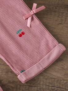SHEIN Playful Pals 可愛風格休閒吊帶褲，適合4-7歲小女孩，春秋冬季穿著，深粉色櫻桃圖案配粉色蝴蝶結裝飾，寬鬆直筒版型，柔軟舒適面料，適合日常穿著、上學、通勤、外出、度假、派對等多種場合的時尚單品 - 粉色 - 查看 7