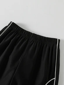 SHEIN 3件組女孩甜酷蝴蝶印花套裝，黑色短版拉鍊連帽外套 + 白色細肩帶背心上衣 + 黑色寬腿長褲，大女孩休閒套裝 - 黑色 - 查看 5