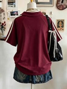 Lalippa 橄欖枝刺繡編織飾邊時尚極簡女款翻領V領落肩短袖T恤，送給朋友的禮物 - 酒紅色 - 查看 2