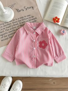 SHEIN Playful Pals 1件女嬰鈕扣襯衫，甜美紅白條紋花朵貼布長袖翻領，正裝款，生日派對秋季假期獨角獸韓風 - 紅色 - 查看 4