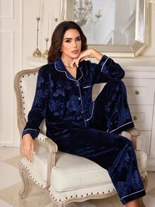 LuxeNights طقم بيجامة نسائي للخريف/الشتاء من المخمل الجاكار بنقشة زهرية، مفتوح من الأمام مع جيوب خارجية وأزرار وأكمام طويلة وبنطال طويل - أزرق بحري - مشاهدة 3