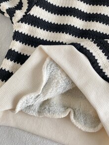 SHEIN Playful Pals 2件組女嬰針織衛衣 單面保暖內裡 半拉鍊上衣 休閒經典百搭 2件套 - 黑與白 - 查看 6