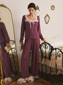 Côtesoire Set Piyama Wanita Motif Polkadot Romantis Prancis dengan Warna Kontras dan Patchwork Renda, Lengan Panjang dan Celana Panjang - Burgundy - View 1