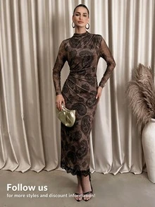 Lavishia 女款黑色與咖啡色抽象印花修身長袖高領洋裝 - 咖啡棕 - 查看 4