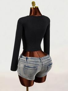 Mistrie Sweater Wanita Polos Leher Persegi Lengan Panjang dengan Kancing dan Potongan Pas Badan - Hitam - View 3