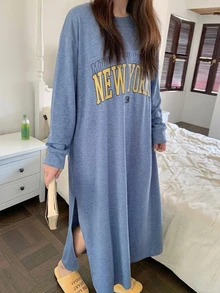 Dazy Plus 字母圖案開衩下擺寬鬆長版大尺碼女款睡裙家居服洋裝 春夏 - 霧霾藍 - 查看 7