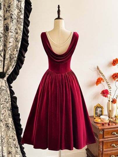 Vintamour Vintage klassieke elegante damesfeestjurk, bordeauxrode rugloze jurk met parelketting, mouwloze tankjurk met parapluzoom