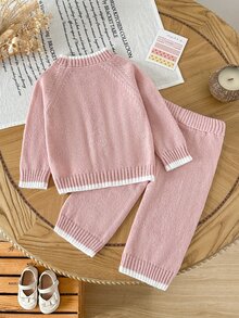 SHEIN Conjunto de 2 piezas de suéter de punto de cable bordado y pantalones de pierna ancha para niña bebé, atuendo versátil casual y sencillo para uso diario, tela suave y cómoda amigable con la piel con buen ajuste, adecuado para parque de atracciones, actividades padres-hijos y fotos, estilo princesa dulce y lindo con un aspecto exquisito y vibrante, tela suave y delicada de alta calidad que vale la pena tener - Rosa vieja - Ver 2