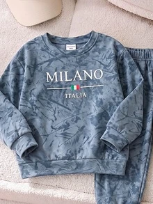 2件組兒童休閒舒適極簡風 MILANO 碎片印花圓領抓絨運動衫與配套長褲套裝，街頭運動戶外休閒，適合秋冬 - 彩色 - 查看 3