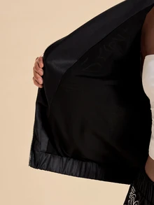 Travachic Jaket Lengan Panjang Wanita dengan Motif Hati dan Resleting - Hitam dan Putih - View 8