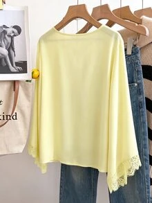 GlowEve CURVE Blus Chiffon Lengan Panjang Leher V dengan Hiasan Renda Ukuran Besar untuk Musim Gugur - Angsa kuning - View 2