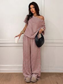 Siren Gaze 女款條紋不對稱領短袖T恤與長褲休閒兩件套 - 酒紅色 - 查看 5