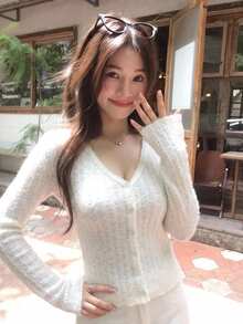 DAZY Kaos Wanita Lengan Panjang Leher V Pas Badan Warna Polos Kasual untuk Liburan Musim Semi dan Gugur - Putih - View 7