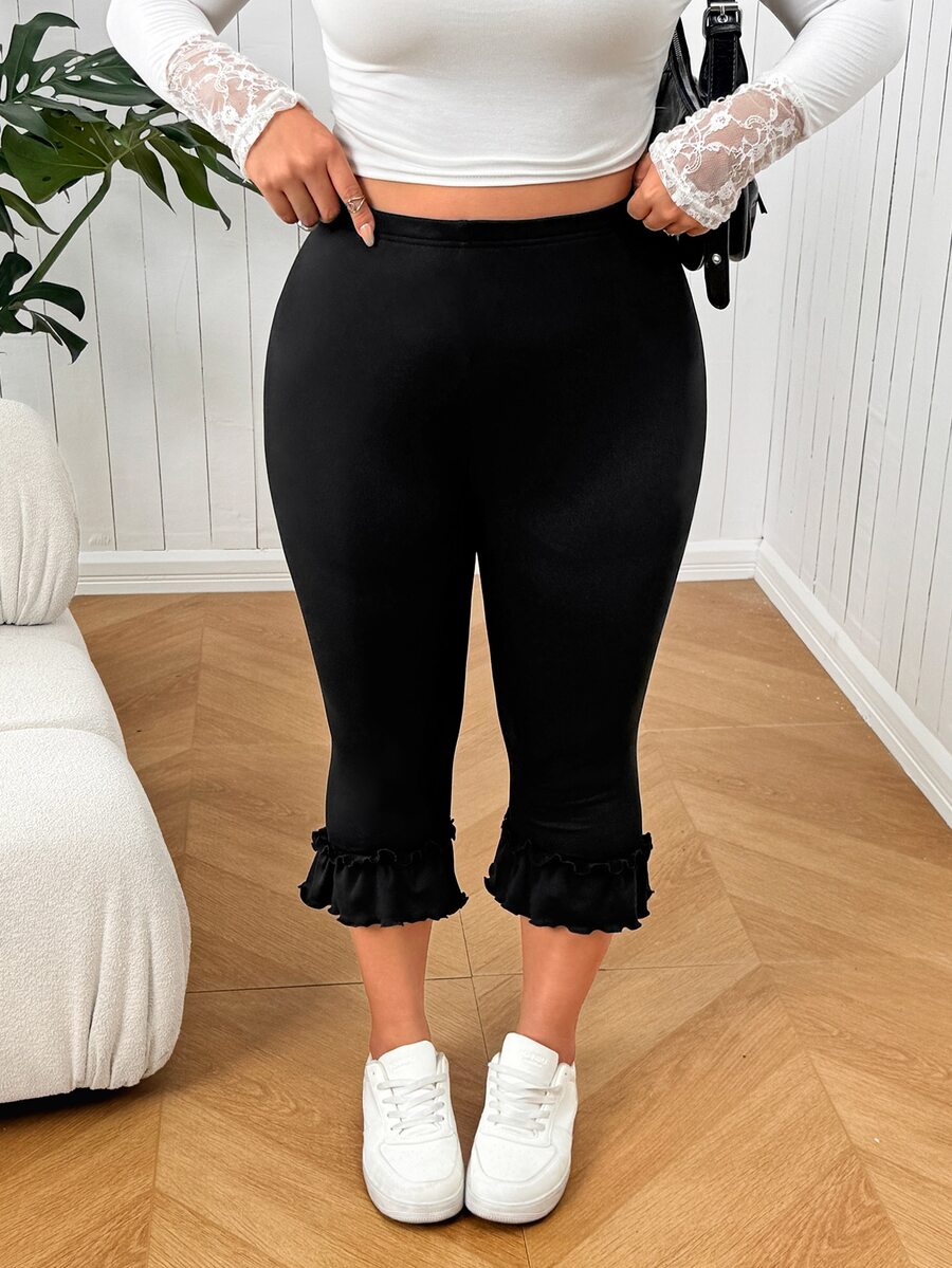SHEIN EZwear Legging Pendek Wanita Ukuran Besar Warna Polos dengan Pinggang Elastis dan Hem Bergelombang - Hitam - View 1