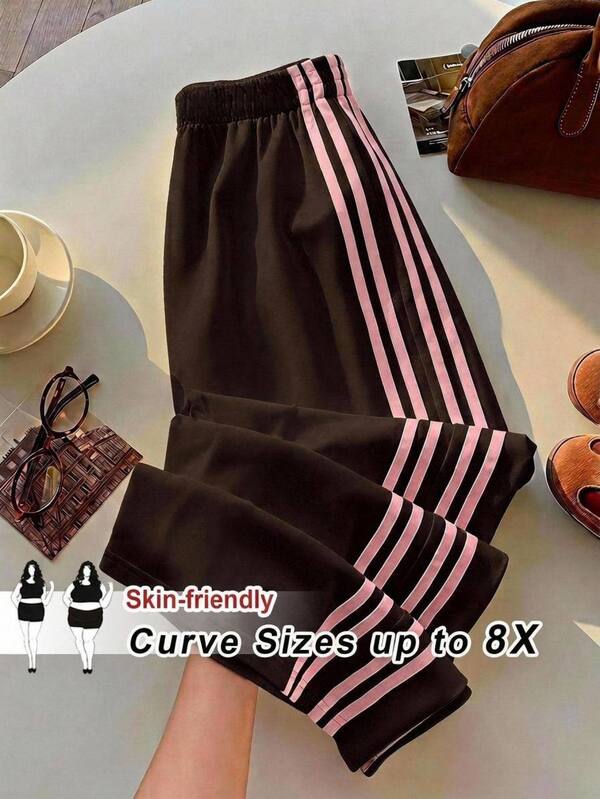 SHEIN CURVE+ Celana Panjang Kasual Longgar Kaki Lebar Bergaris Samping Cokelat untuk Wanita Ukuran Plus