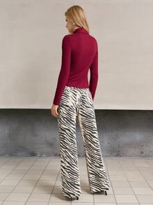 MOTF PREMIUM KAOS WANITA ELEGAN DENGAN KERAH MOCK-LECK, 2 IN 1, WARNA SOLID, MUSIM GUGUR/DINGIN - Merah - View 5