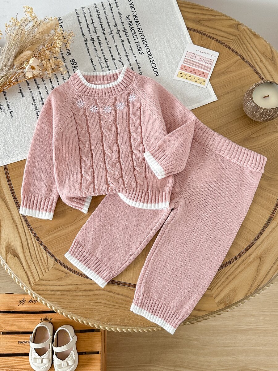 SHEIN Conjunto de 2 piezas de suéter de punto de cable bordado y pantalones de pierna ancha para niña bebé, atuendo versátil casual y sencillo para uso diario, tela suave y cómoda amigable con la piel con buen ajuste, adecuado para parque de atracciones, actividades padres-hijos y fotos, estilo princesa dulce y lindo con un aspecto exquisito y vibrante, tela suave y delicada de alta calidad que vale la pena tener - Rosa vieja - Ver 1