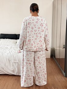 Napfluff CURVE Napfluff CURVE Plus Size Women's Pink Leopard Print Fleece Pajama Set With Embroidery Heart - White - View 3