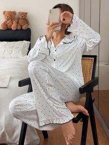 Napfluff طقم بيجامة نسائي بقمة ذات أكمام طويلة وياقة بيتر بان مضلعة مزينة بكشكشة على شكل قلب وأزرار مفردة وبنطال، تصميم أنيق ومريح بتفاصيل دقيقة، ملابس الخريف/الشتاء - أبيض - مشاهدة 5