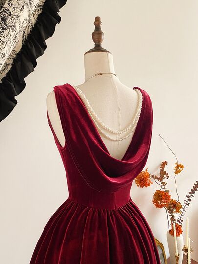 Vintamour Vintage klassieke elegante damesfeestjurk, bordeauxrode rugloze jurk met parelketting, mouwloze tankjurk met parapluzoom