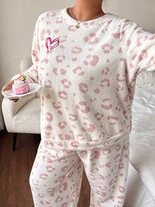 Napfluff CURVE Napfluff CURVE Plus Size Women's Pink Leopard Print Fleece Pajama Set With Embroidery Heart - White - View 4